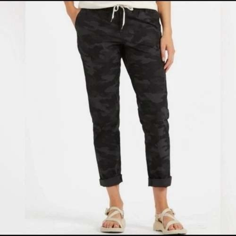Vuori Ripstop Pants Women Large Black Camo NWOT VW401 Tapered Jogger